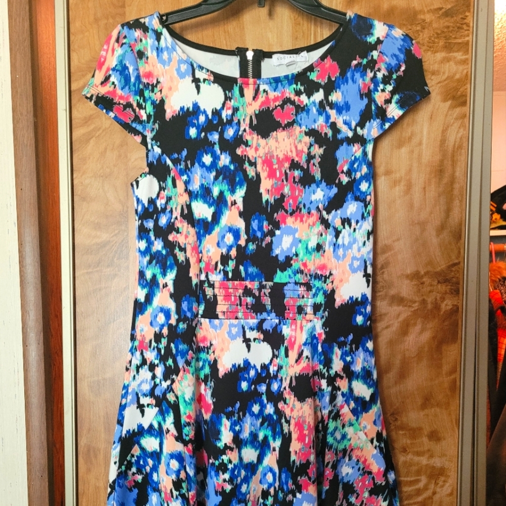 Socialite black floral dress size small
